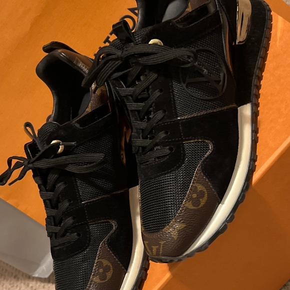 Louis Vuitton Sneakers - Picture 1 of 5